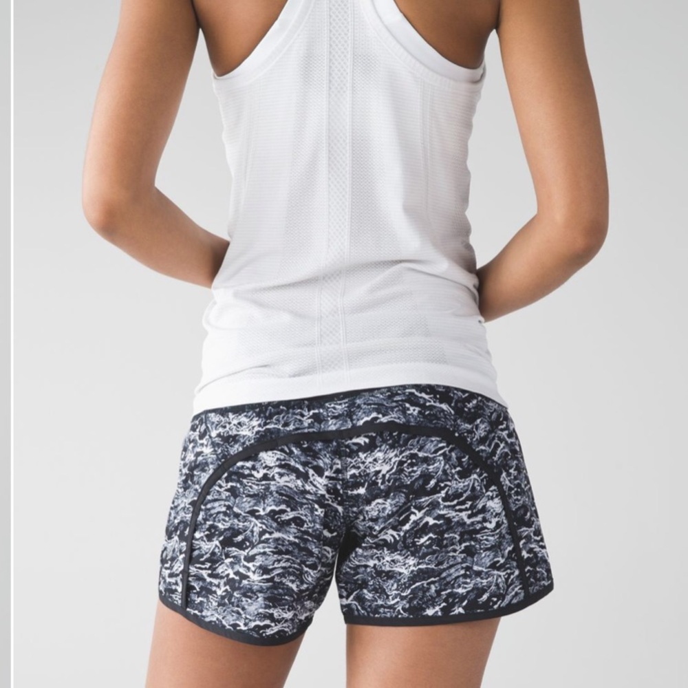 Lululemon Run Times shorts- Nami Wave Balck